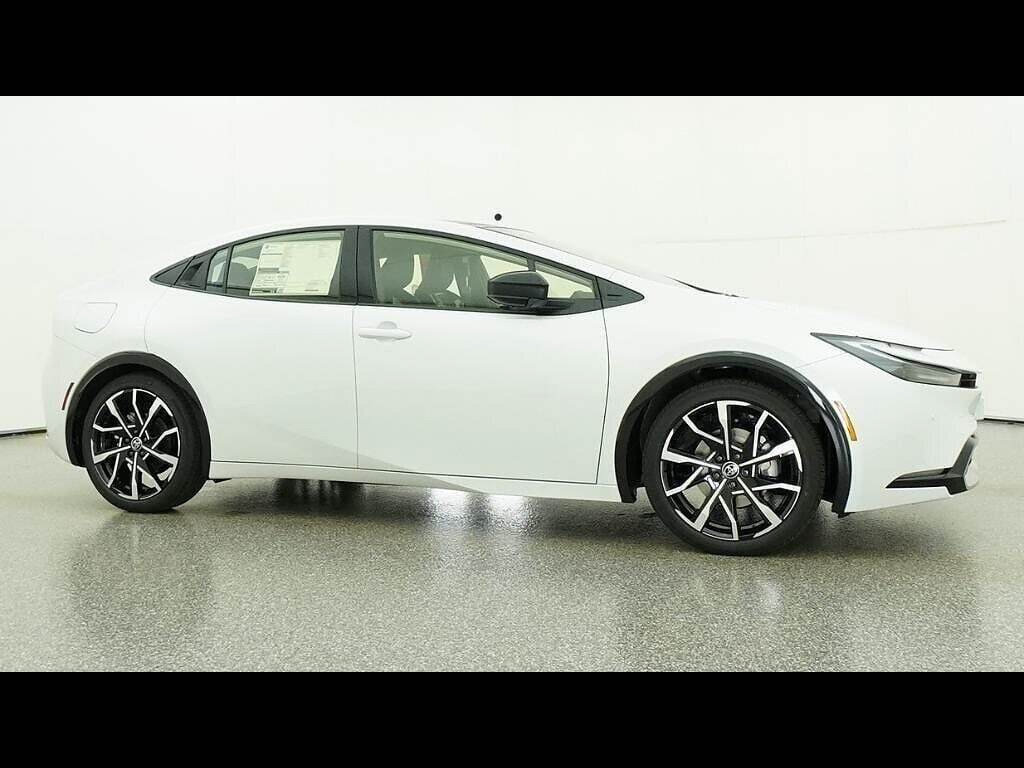 New 2026 Toyota Prius Plug-In Hybrid FWD image 9