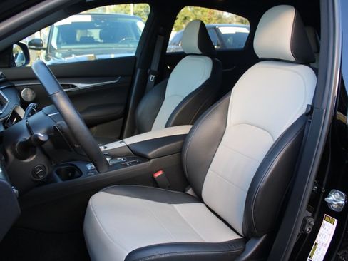 Certified 2025 INFINITI QX55 Essential image 5