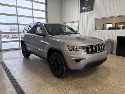 Used 2020 Jeep Grand Cherokee Laredo w/ Security & Convenience Group image 6