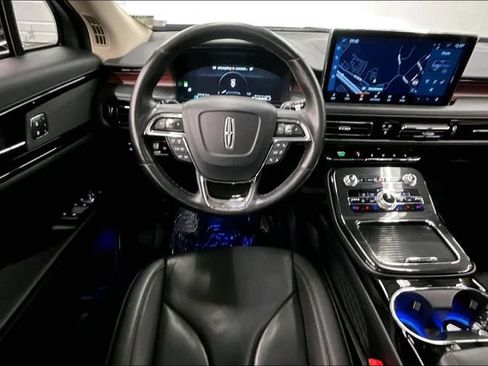 Used 2023 Lincoln Nautilus Reserve w/ Monochromatic Package FWD image 6