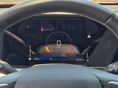 Certified 2025 Chevrolet Trax LT w/ LT Convenience Package FWD image 30