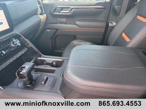 Used 2025 GMC Sierra 1500 AT4 w/ AT4 Premium Package AWD/4WD image 14