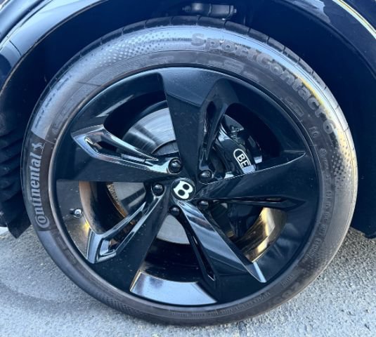 Used 2017 Bentley Bentayga AWD/4WD image 39