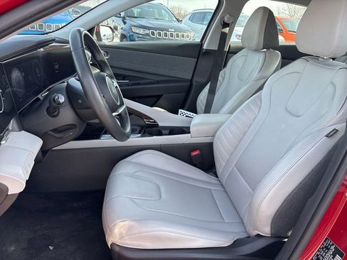 Used 2025 Hyundai Elantra Limited image 11