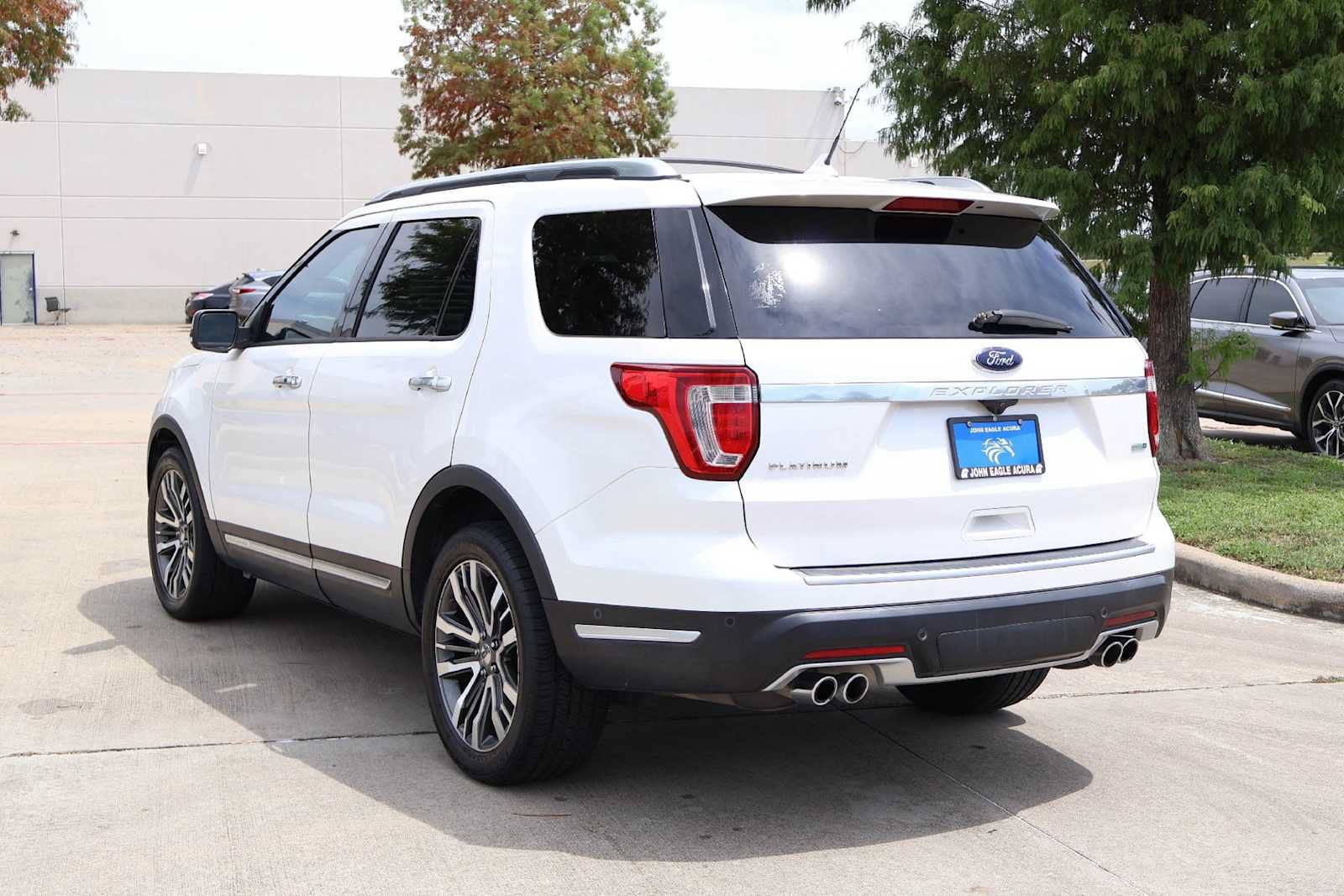Used 2019 Ford Explorer Platinum AWD/4WD image 4