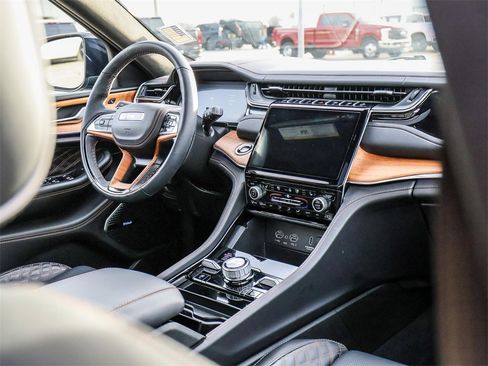 Used 2025 Jeep Grand Cherokee Summit image 26
