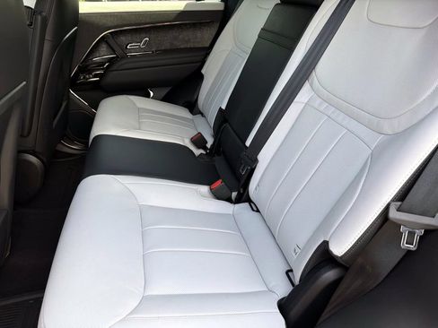 Used 2025 Land Rover Range Rover Sport Dynamic SE AWD/4WD image 13
