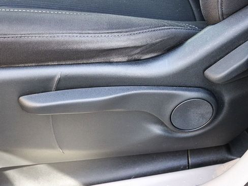 Used 2021 Chrysler Voyager L FWD image 22