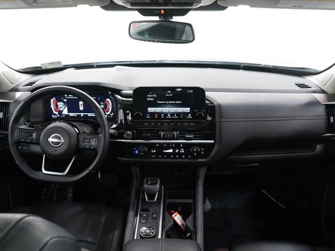 Used 2022 Nissan Pathfinder Platinum AWD/4WD image 13