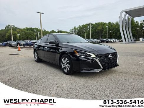 Certified 2025 Nissan Altima 2.5 S FWD image 1
