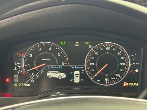 Used 2015 Cadillac Escalade Luxury RWD image 2