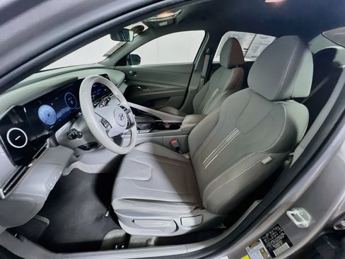 Used 2022 Hyundai Elantra SEL w/ Convenience Package FWD image 14