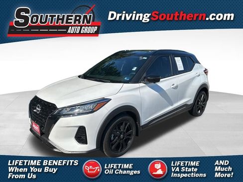 Used 2023 Nissan Kicks SR w/ SR Premium Package FWD image 1