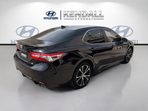Used 2019 Toyota Camry SE FWD image 6