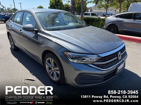 Used 2024 Volkswagen Jetta SE FWD image 1