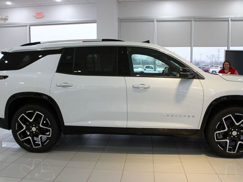 New 2026 Chevrolet Traverse High Country w/ LPO, Floor Liner Package image 8