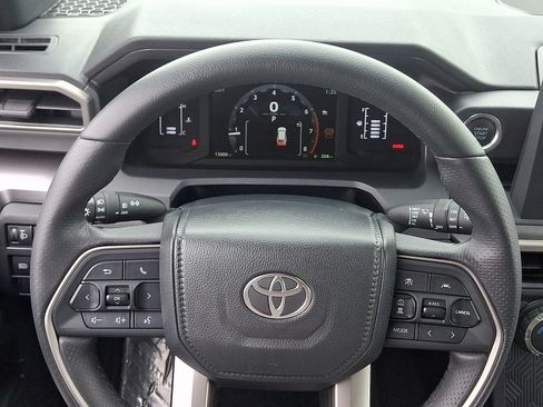 Used 2025 Toyota 4Runner SR5 AWD/4WD image 19