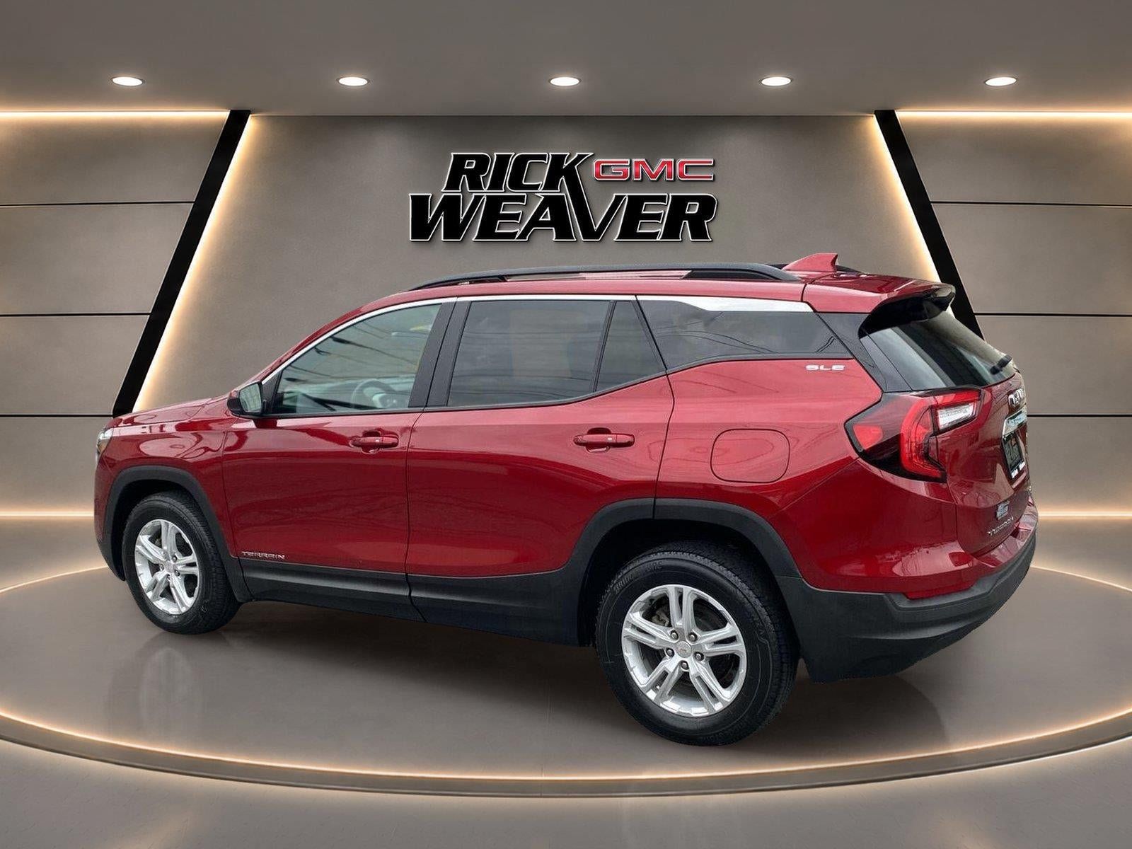 Used 2024 GMC Terrain SLE w/ Driver Convenience Package AWD/4WD image 3