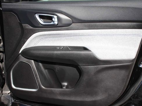 New 2025 Jeep Compass Sport image 25