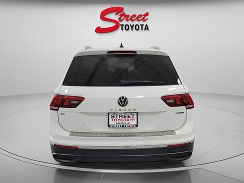 Used 2024 Volkswagen Tiguan SE AWD/4WD image 3