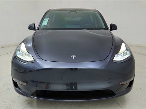 Used 2025 Tesla Model Y Long Range image 13