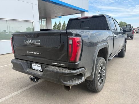 Used 2024 GMC Sierra 2500 Denali Ultimate w/ Max Trailering Package AWD/4WD image 4