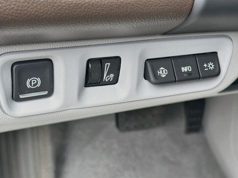 Used 2021 GMC Acadia SLT w/ Technology Package FWD image 10