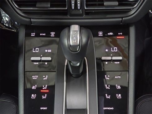 Certified 2025 Porsche Macan image 19