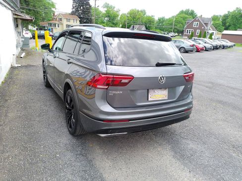Used 2021 Volkswagen Tiguan SE R-Line AWD/4WD image 4