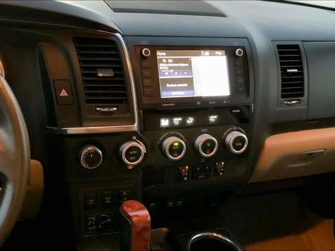 Used 2020 Toyota Sequoia Platinum AWD/4WD image 7