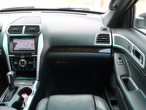 Used 2014 Ford Explorer Limited w/ Equipment Group 302A FWD image 15