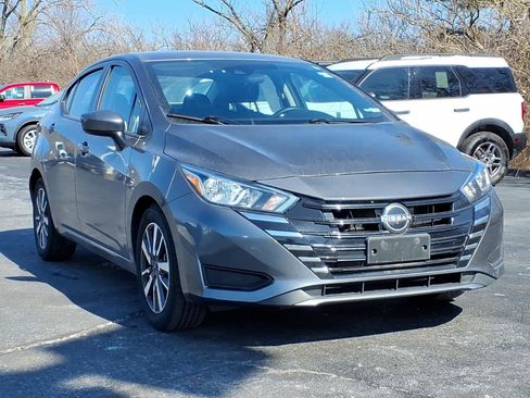 Used 2023 Nissan Versa SV image 1