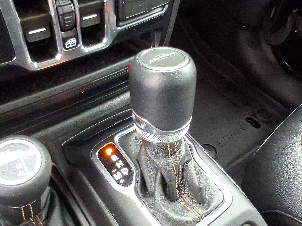 Used 2023 Jeep Gladiator Overland AWD/4WD image 18