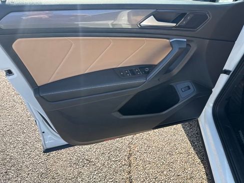 Certified 2024 Volkswagen Tiguan SE w/ Panoramic Sunroof Package image 11