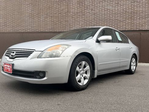 Used 2009 Nissan Altima 2.5 S w/ Convenience Plus Pkg FWD image 2