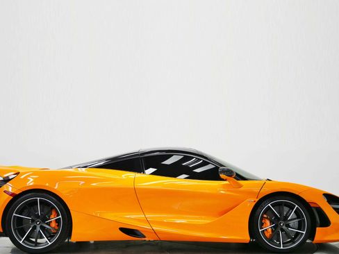 Used 2022 McLaren 720S Performance RWD image 2