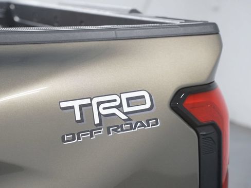 Certified 2025 Toyota Tacoma TRD Off-Road AWD/4WD image 11