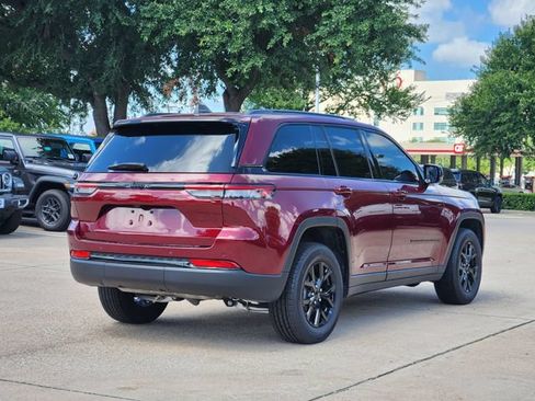 Certified 2025 Jeep Grand Cherokee Altitude RWD image 7