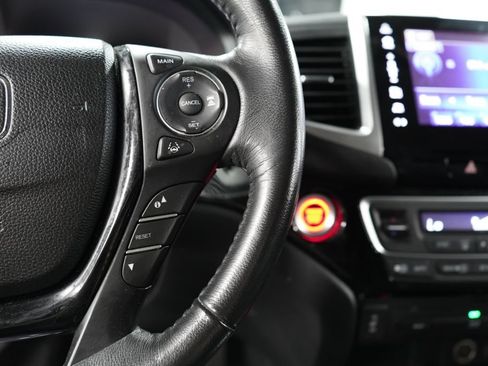 Used 2017 Honda Pilot Touring image 32