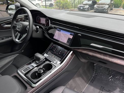 Used 2019 Audi Q8 Premium Plus w/ Premium Plus AWD/4WD image 22