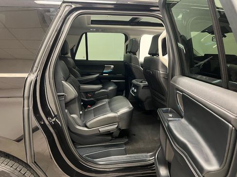 Used 2025 Ford Expedition Max Platinum AWD/4WD image 32