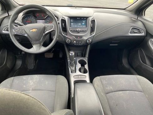 Used 2018 Chevrolet Cruze LT w/ Convenience Package image 6