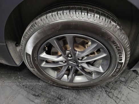 Used 2020 Chrysler Pacifica Touring-L w/ Advanced Safetytec Group image 11