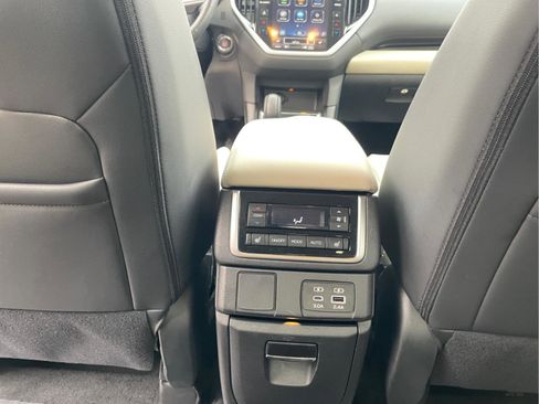 Certified 2024 Subaru Ascent Limited w/ Technology Package image 23