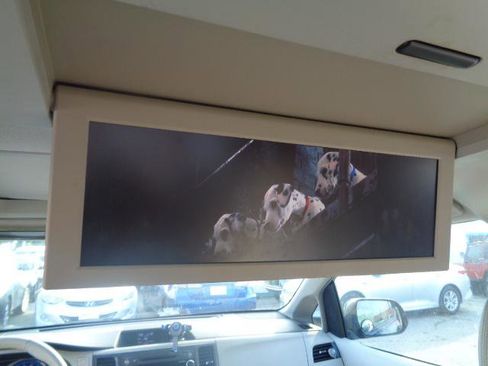 Used 2012 Toyota Sienna XLE image 35