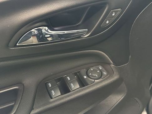 Used 2022 Chevrolet Equinox RS w/ Infotainment Package image 23