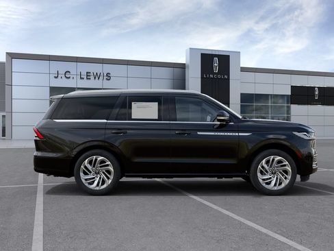 New 2027 Lincoln Navigator Reserve AWD/4WD image 8