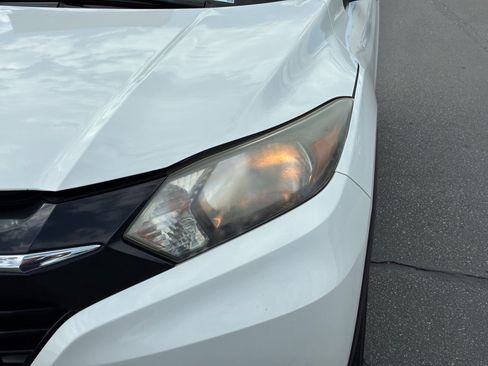 Used 2018 Honda HR-V LX image 12