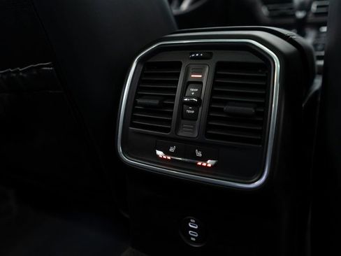 Used 2023 Porsche Macan Turbo image 30