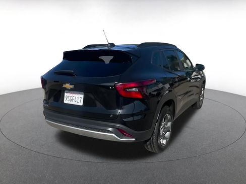 Used 2025 Chevrolet Trax LT image 14